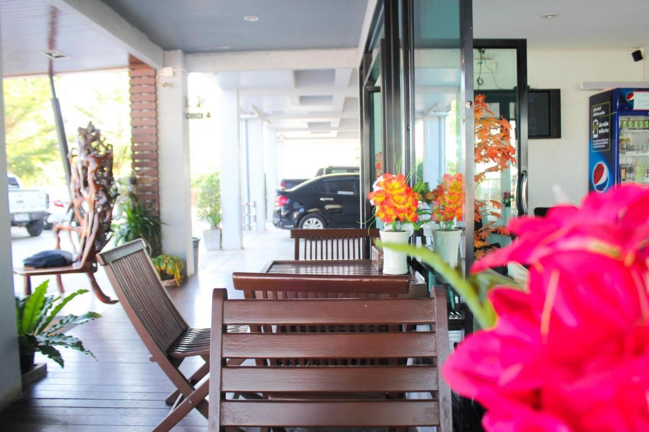 Plus Hotel Loei Exterior foto