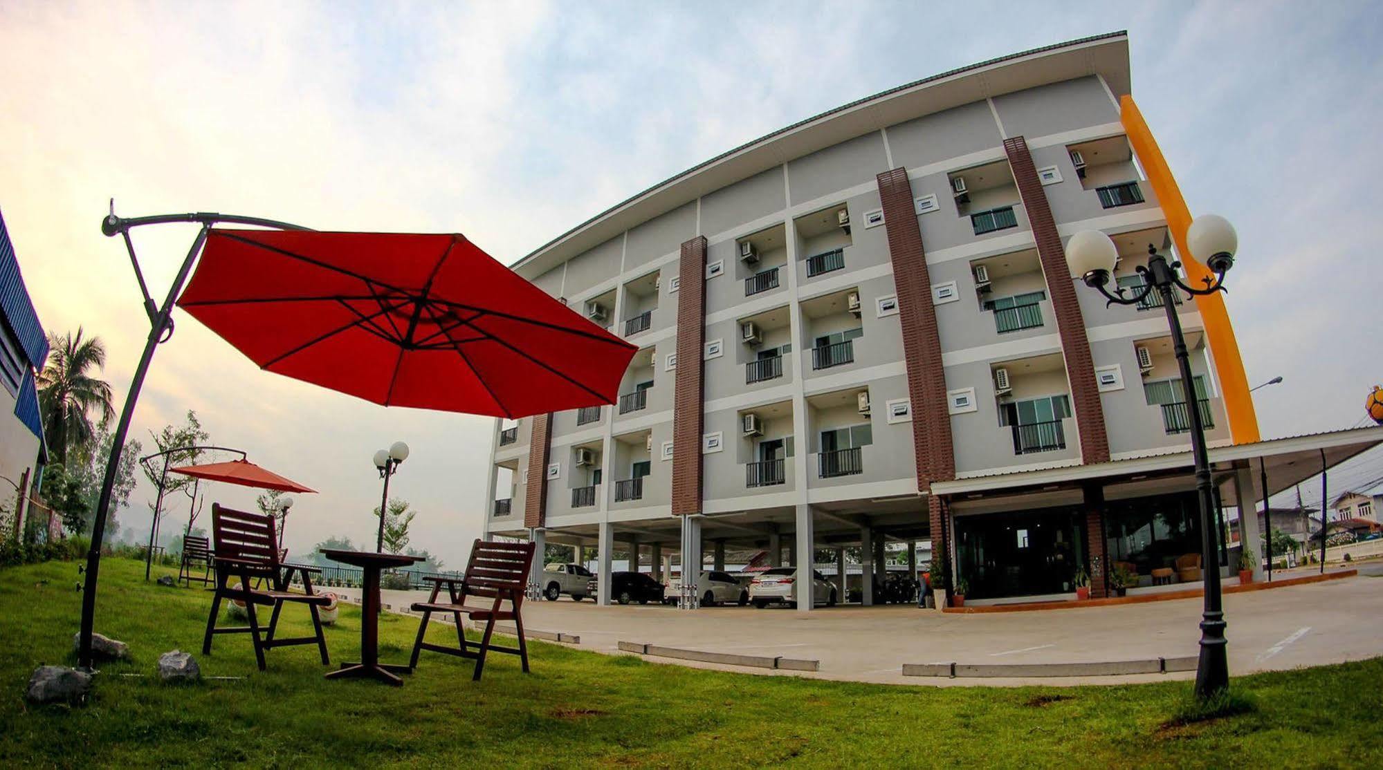 Plus Hotel Loei Exterior foto