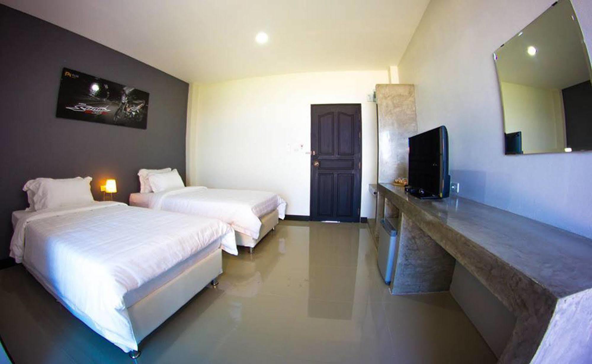 Plus Hotel Loei Exterior foto